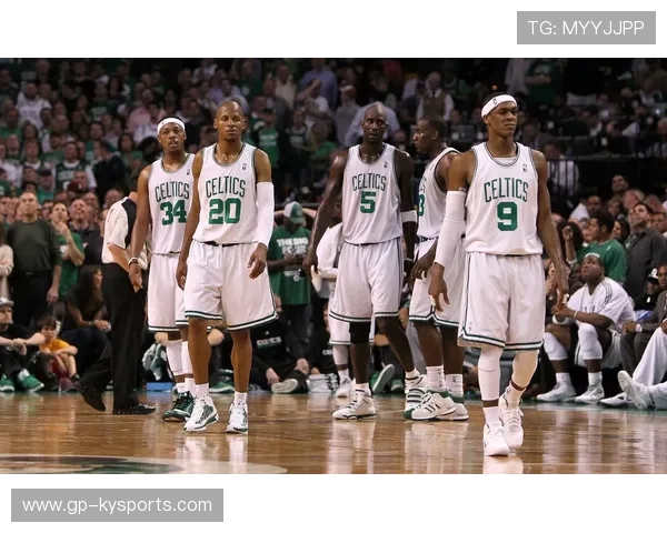 凯尔特人三代同堂赛场同台，家族传承引发热议，凯尔特人老三巨头