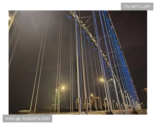 夜幕降临：灯火辉煌的夜间比赛，夜幕降临是什么意思常用来形容什么